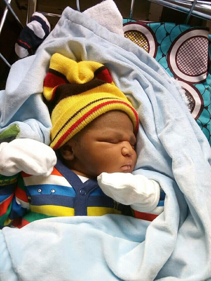 Hi wonderful family. Pls join me in tanking this great God.. My bouncing  baby boy arrived 12/12/17 and weighed 5kg